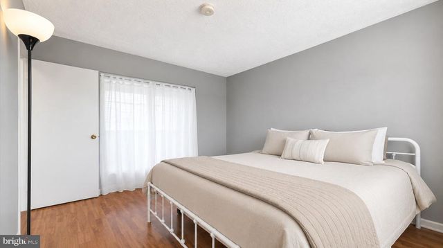 34 HELMSMAN CT, Essex, MD 21221