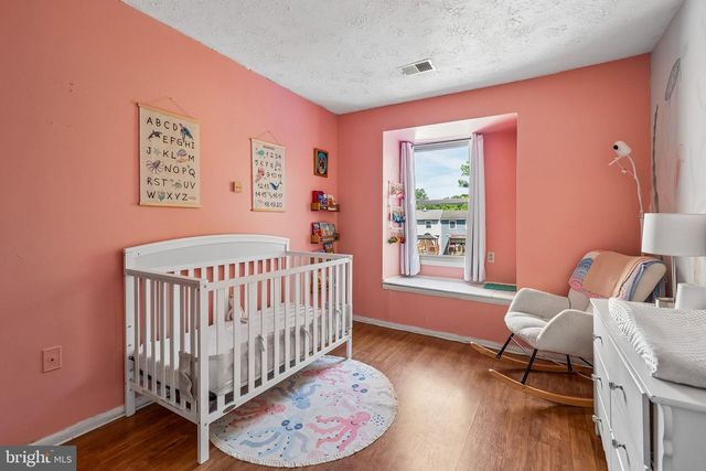 34 HELMSMAN CT, Essex, MD 21221