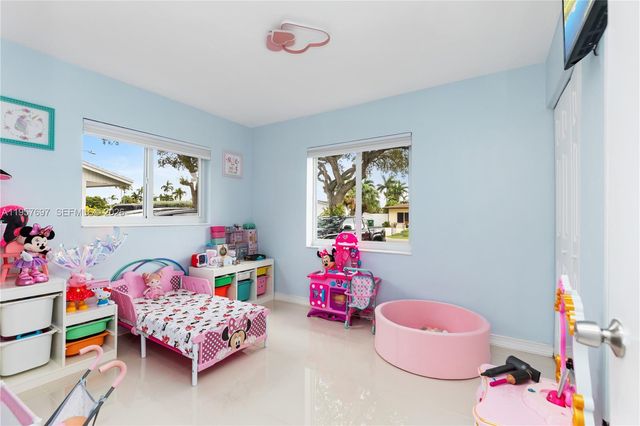 2670 SW 119th Ct, Miami, FL 33175