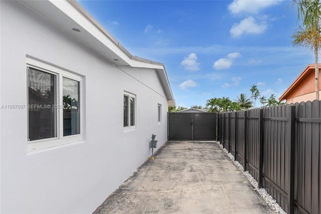 2670 SW 119th Ct, Miami, FL 33175