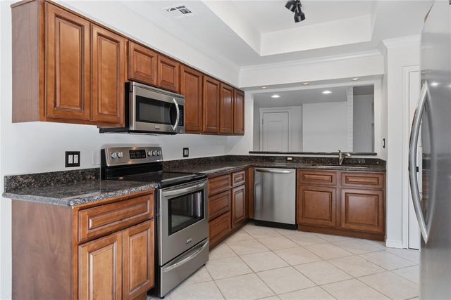 6208 Waterford Boulevard 106, Oklahoma City, OK 73118