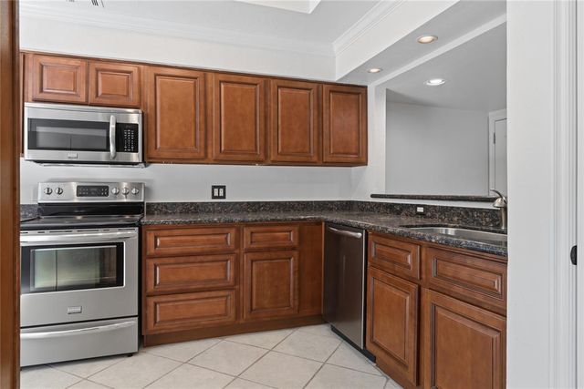 6208 Waterford Boulevard 106, Oklahoma City, OK 73118