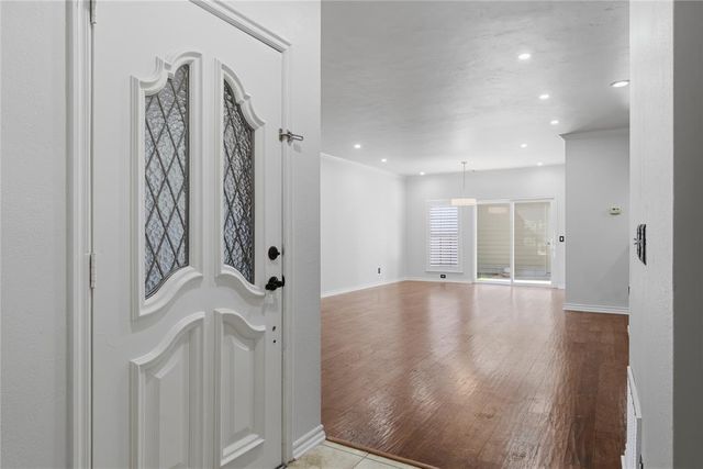 6208 Waterford Boulevard 106, Oklahoma City, OK 73118