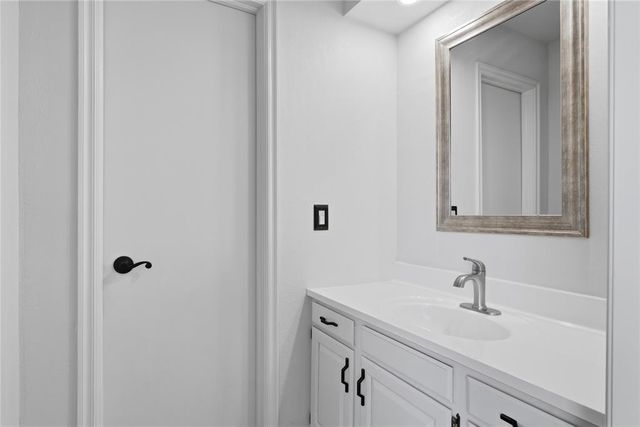 6208 Waterford Boulevard 106, Oklahoma City, OK 73118
