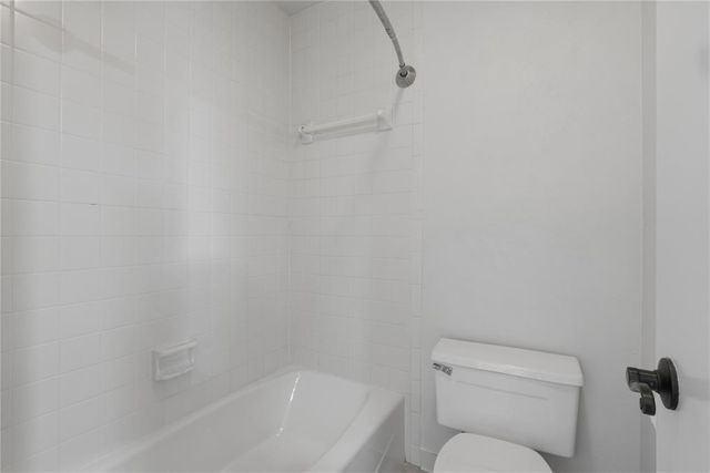 6208 Waterford Boulevard 106, Oklahoma City, OK 73118