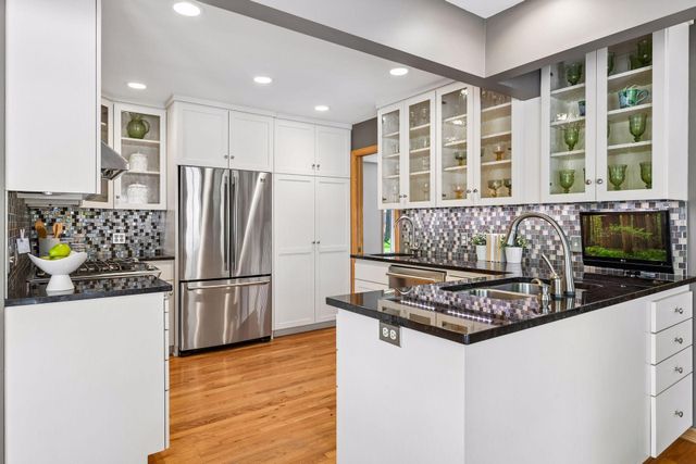 11608 Live Oak Drive, Minnetonka, MN 55305