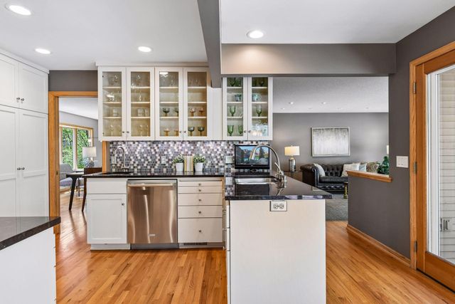 11608 Live Oak Drive, Minnetonka, MN 55305