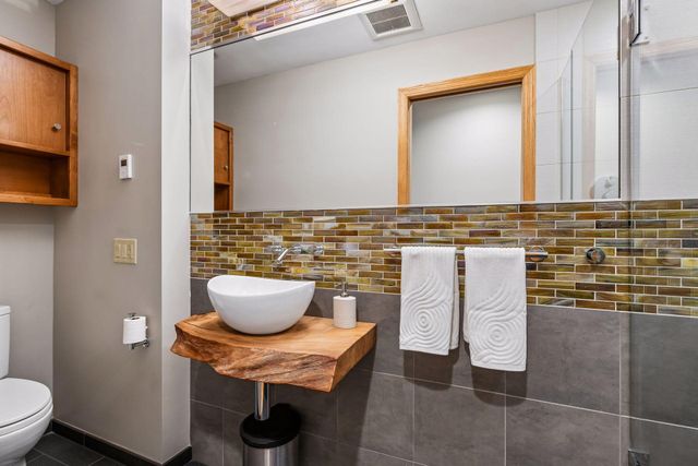 11608 Live Oak Drive, Minnetonka, MN 55305