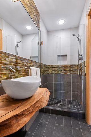 11608 Live Oak Drive, Minnetonka, MN 55305