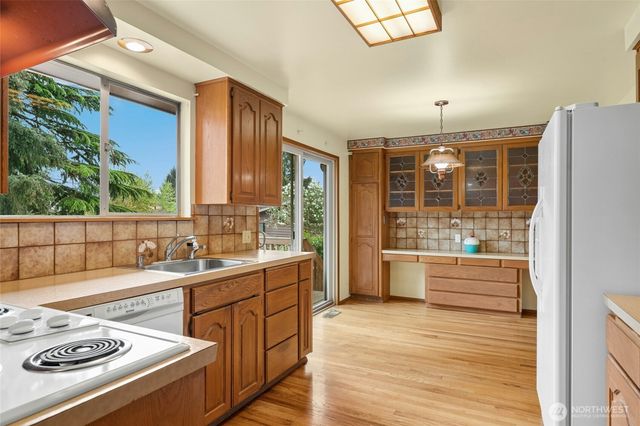 14511 NE 2nd Place, Bellevue, WA 98007
