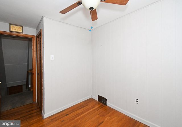 1302 REDWOOD LN, Norristown, PA 19401