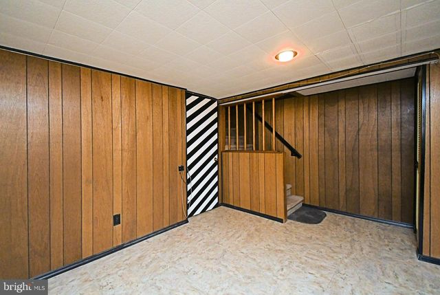 1302 REDWOOD LN, Norristown, PA 19401