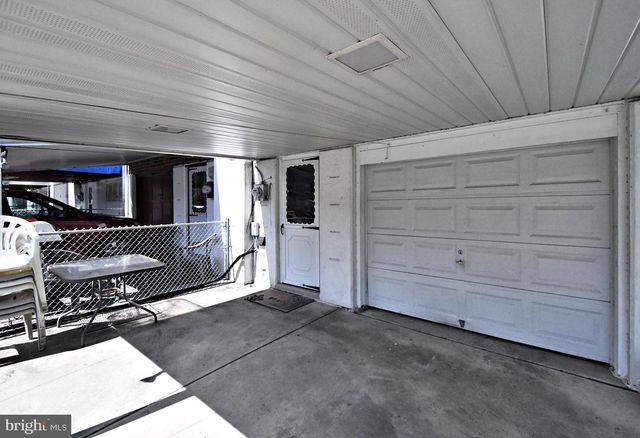 1302 REDWOOD LN, Norristown, PA 19401