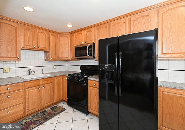 1302 REDWOOD LN, Norristown, PA 19401