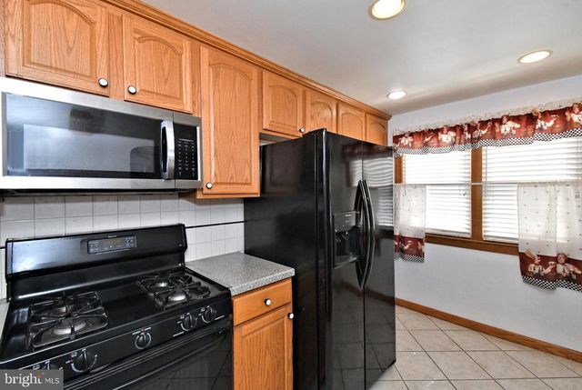 1302 REDWOOD LN, Norristown, PA 19401