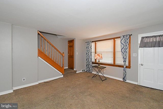 1302 REDWOOD LN, Norristown, PA 19401