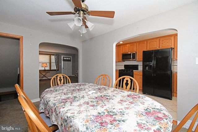 1302 REDWOOD LN, Norristown, PA 19401