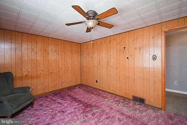 1302 REDWOOD LN, Norristown, PA 19401