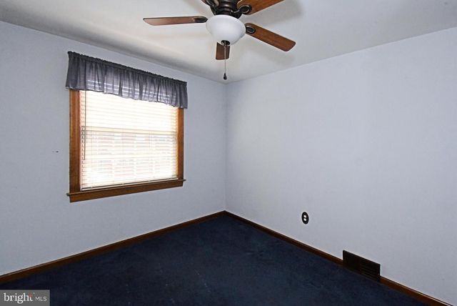 1302 REDWOOD LN, Norristown, PA 19401