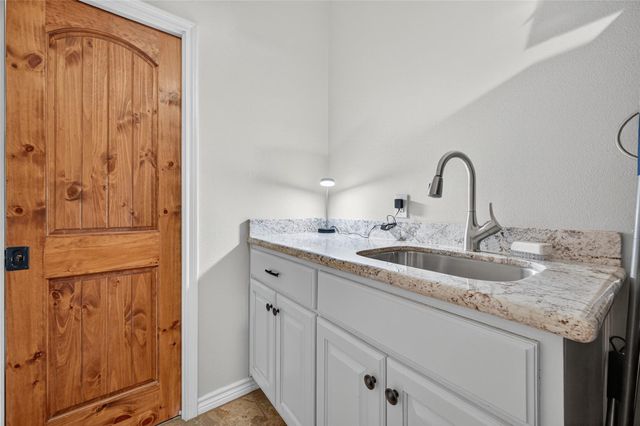 1213 Dyann Drive, Wharton, TX 77488