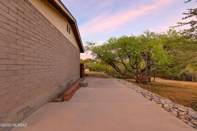 10180 N Rancho Sonora Drive, Tucson, AZ 85737