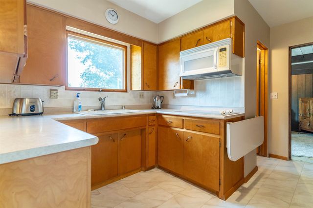 635 Alpine Drive, Waterloo, IA 50702