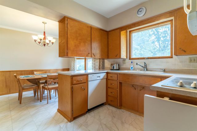 635 Alpine Drive, Waterloo, IA 50702