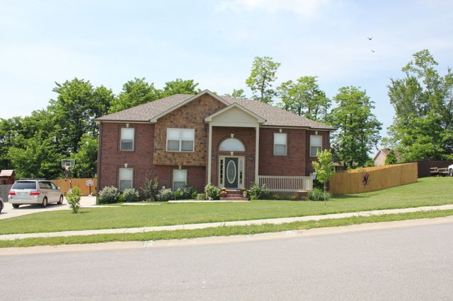 1512 Hattie Ln, Clarksville, TN 37042