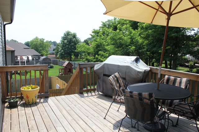 1512 Hattie Ln, Clarksville, TN 37042