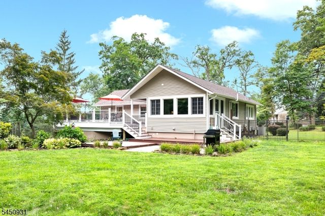248 Johnston Dr, Watchung Boro, NJ 07069