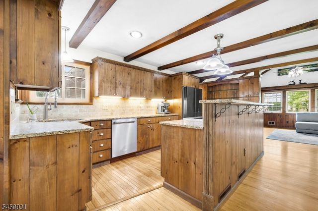 248 Johnston Dr, Watchung Boro, NJ 07069