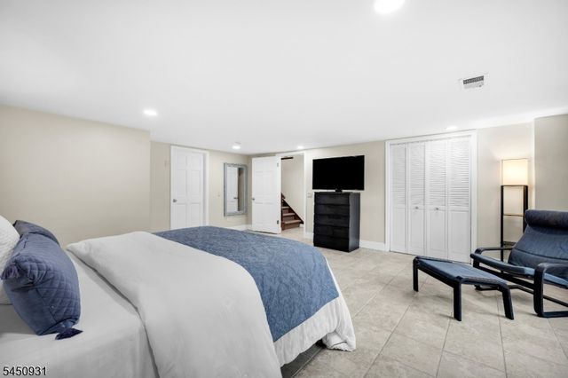 248 Johnston Dr, Watchung Boro, NJ 07069