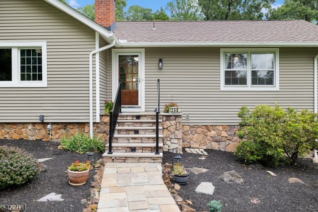 248 Johnston Dr, Watchung Boro, NJ 07069