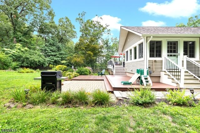 248 Johnston Dr, Watchung Boro, NJ 07069