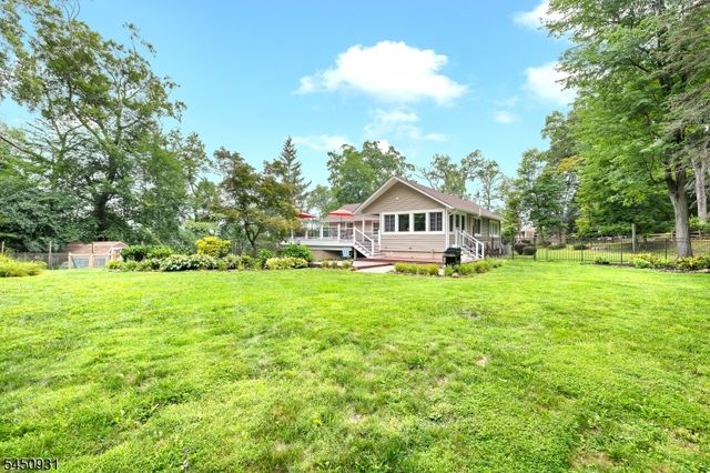 248 Johnston Dr, Watchung Boro, NJ 07069