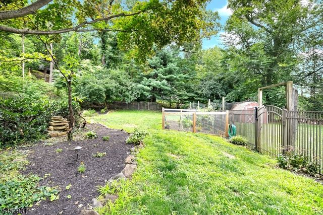 248 Johnston Dr, Watchung Boro, NJ 07069