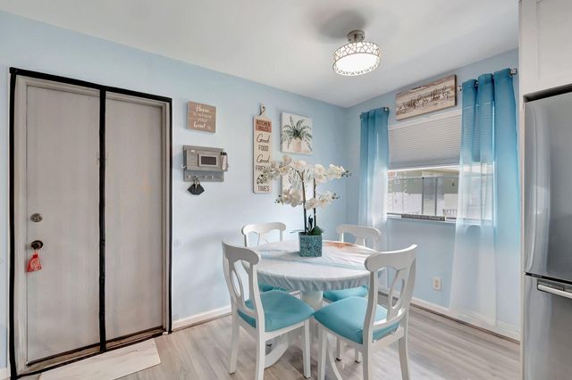 89 Flanders Way B, Delray Beach, FL 33484