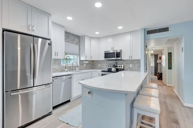 89 Flanders Way B, Delray Beach, FL 33484