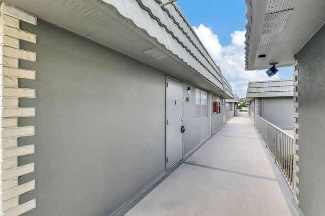 89 Flanders Way B, Delray Beach, FL 33484