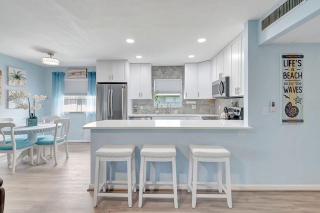 89 Flanders Way B, Delray Beach, FL 33484