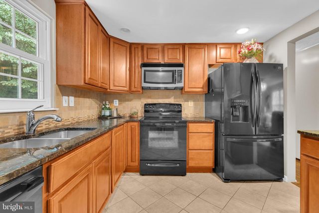 8417 GREAT LAKE LN, Springfield, VA 22153