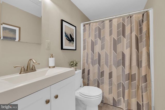 8417 GREAT LAKE LN, Springfield, VA 22153