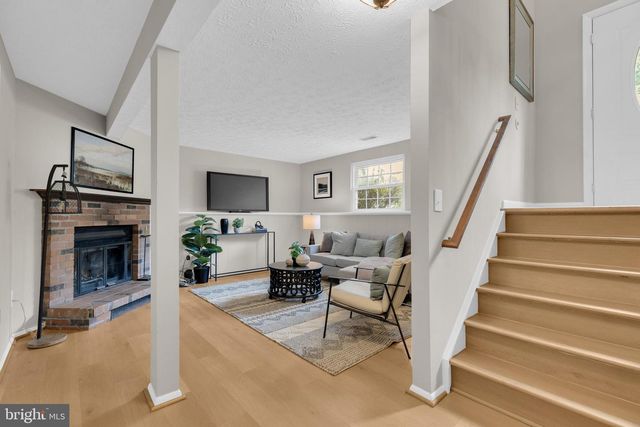 8417 GREAT LAKE LN, Springfield, VA 22153