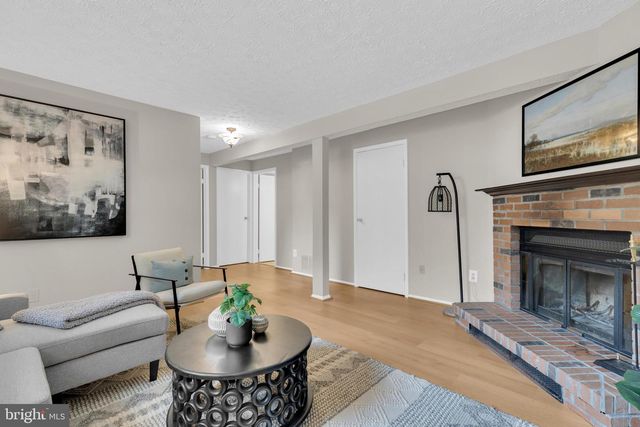 8417 GREAT LAKE LN, Springfield, VA 22153