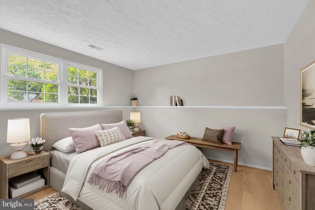 8417 GREAT LAKE LN, Springfield, VA 22153