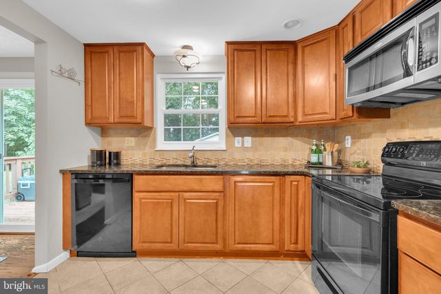 8417 GREAT LAKE LN, Springfield, VA 22153
