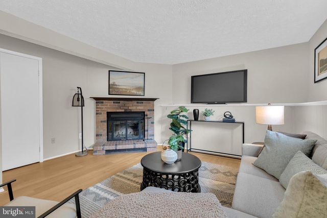 8417 GREAT LAKE LN, Springfield, VA 22153