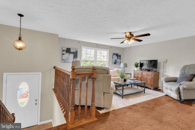 8417 GREAT LAKE LN, Springfield, VA 22153
