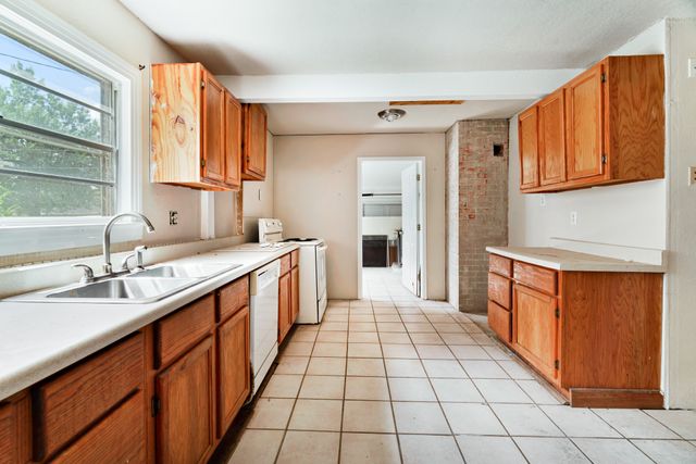 2106 Cleveland Street, Paris, TX 75460