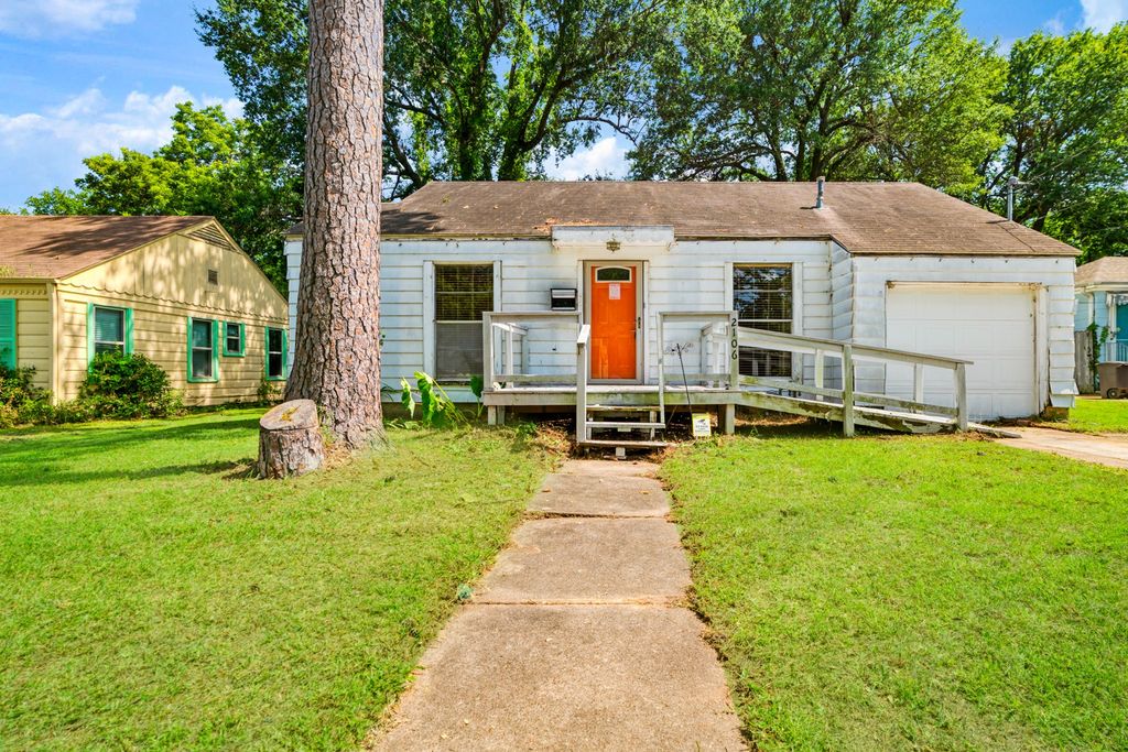 2106 Cleveland Street, Paris, TX 75460